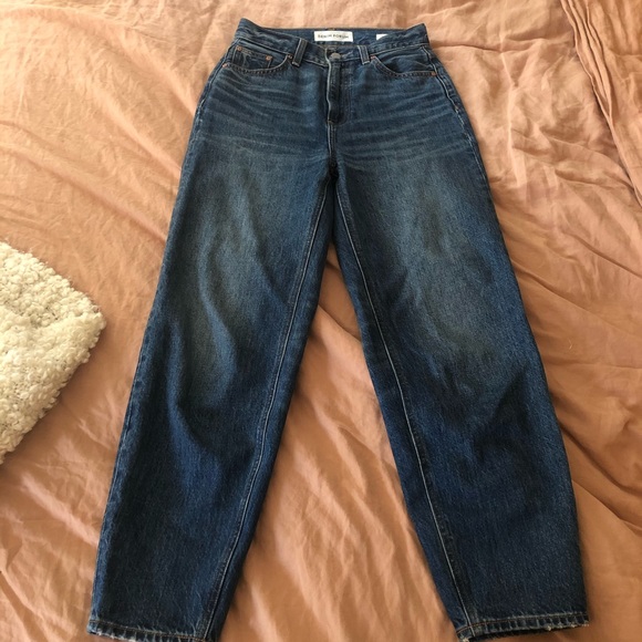 SOLD Denim Forum Gia High Rise Carrot 28L from Aritzia - Picture 4 of 12